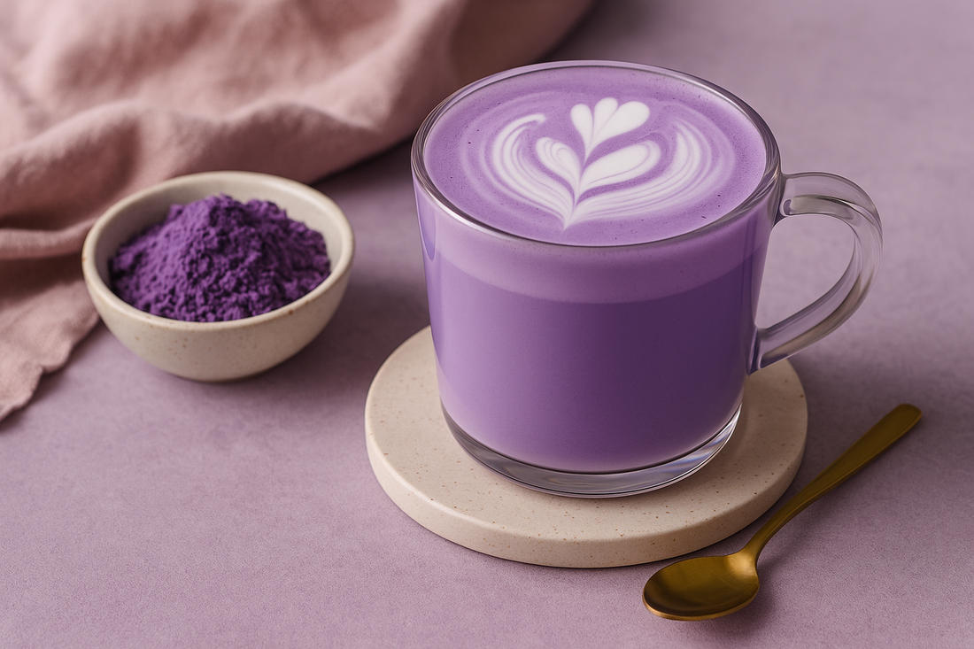 Recette de boisson chaude violette à l’ube : l’alternative douce au café pour les matins d’hiver